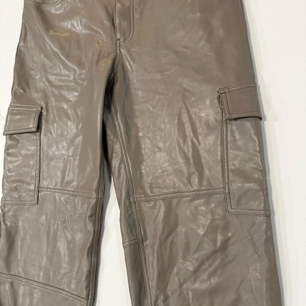 Abercrombie & Fitch Vegan Leather The 90’s Relaxed Cargo HighRise Jean Womens 14 - Picture 3 of 9